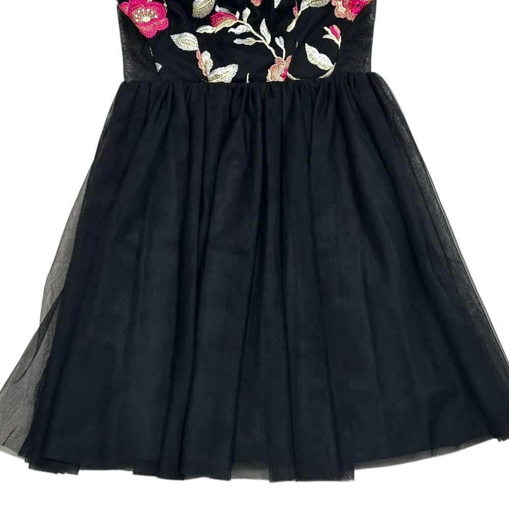 Teeze Me Spaghetti Strap Sweetheart Embroidered Top Side Illusion Dress Size 1/2 - Picture 3 of 8